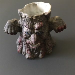 Tea light candle holder